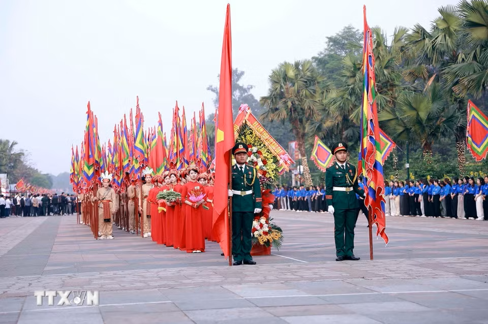 Tổng Bí thư, Chủ tịch nước Tô Lâm dâng hương tưởng niệm các vua Hùng- Ảnh 5.