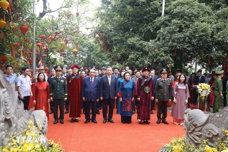 Tổng Bí thư, Chủ tịch nước Tô Lâm dâng hương tưởng niệm các vua Hùng- Ảnh 7.