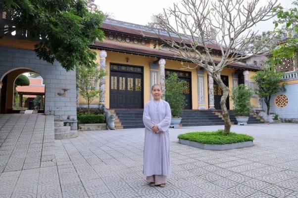 Sư cô Thoại Nghiêm