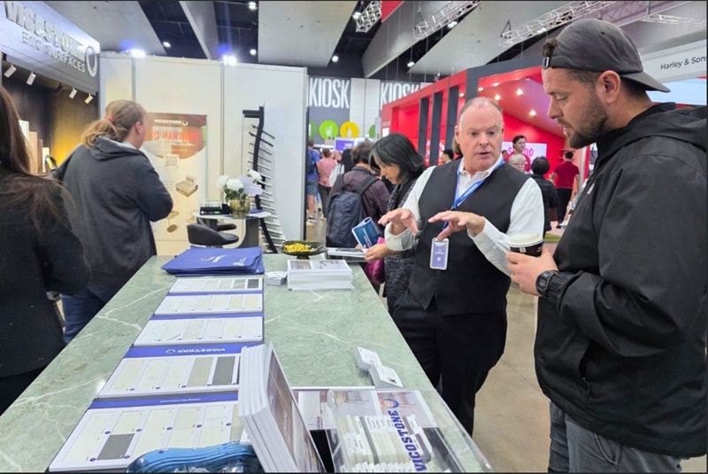 Khách hàng thăm quan gian hàng Vicostone tại triển lãm Melbourne Home Show