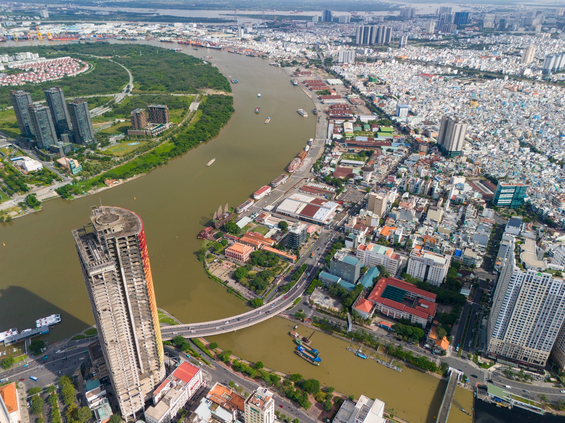 Ben Nha Rong anh 10