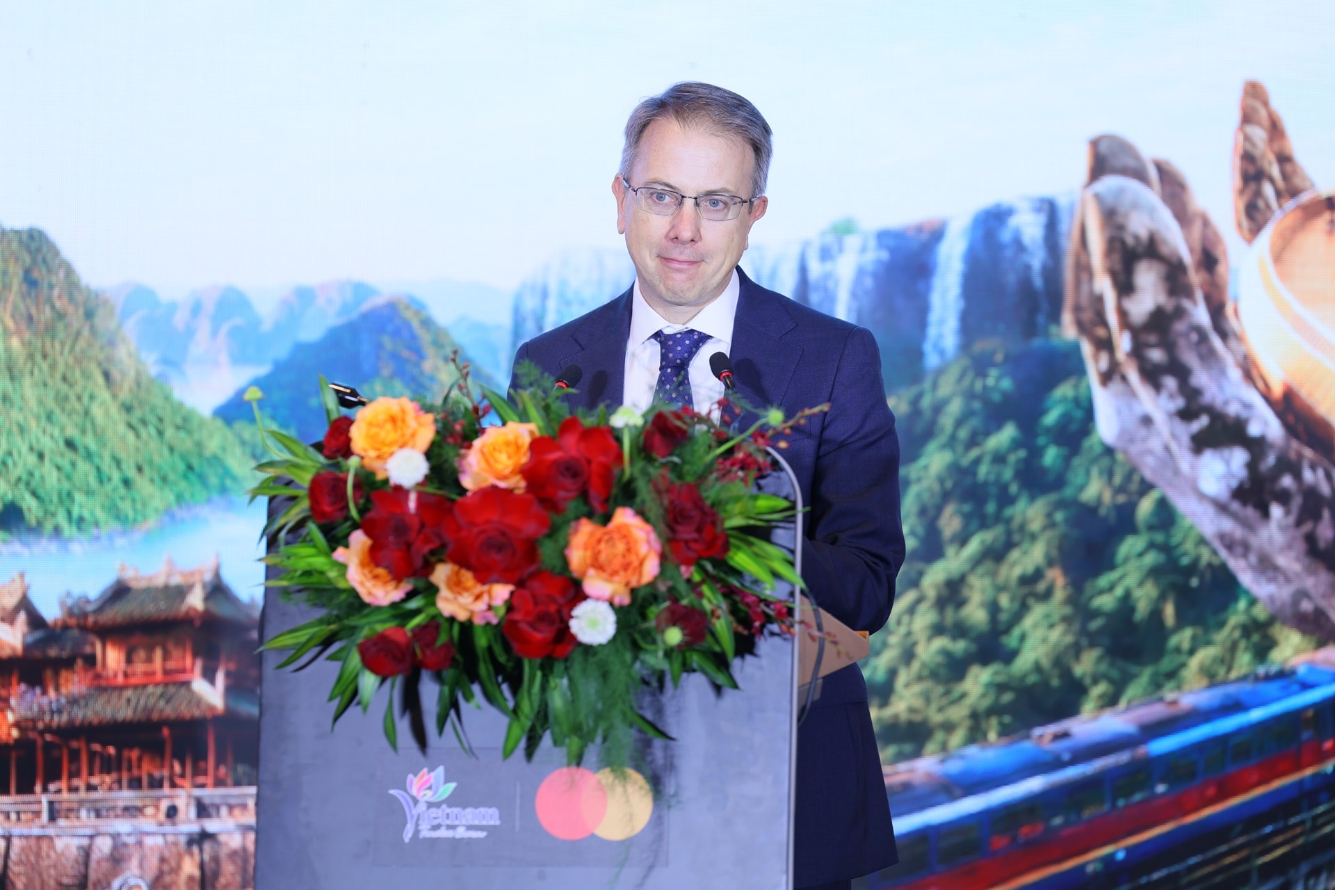 Ông Richard Wormald, Chủ tịch khu vực châu Á – Thái Bình Dương, Mastercard phát biểu tại sự kiện