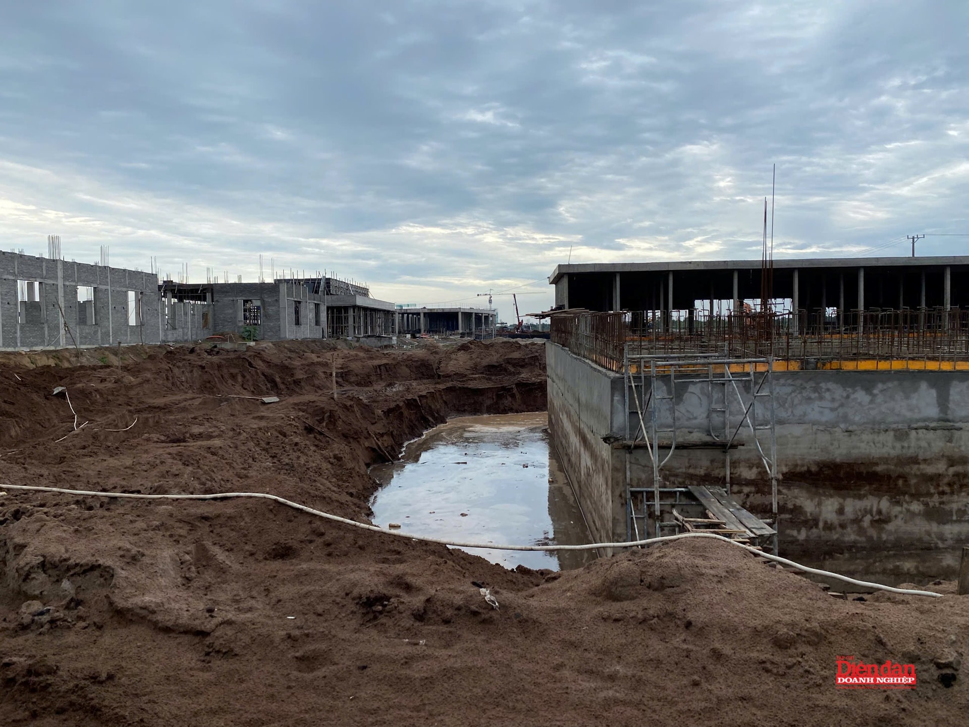 Thi công các công trình phụ trợ Sân bay Quảng Trị (Ảnh Khắc Trà) (1)