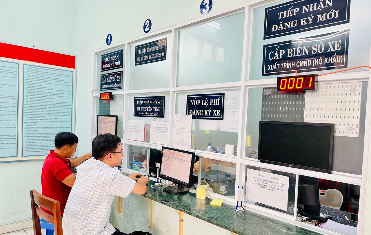 Theo Tờ trình của Bộ Công an, tổng chi phí tuân thủ thủ tục hành chính được cắt giảm đạt 51,22%, thời gian giải quyết thủ tục giảm 60,81%... - Ảnh: ITN