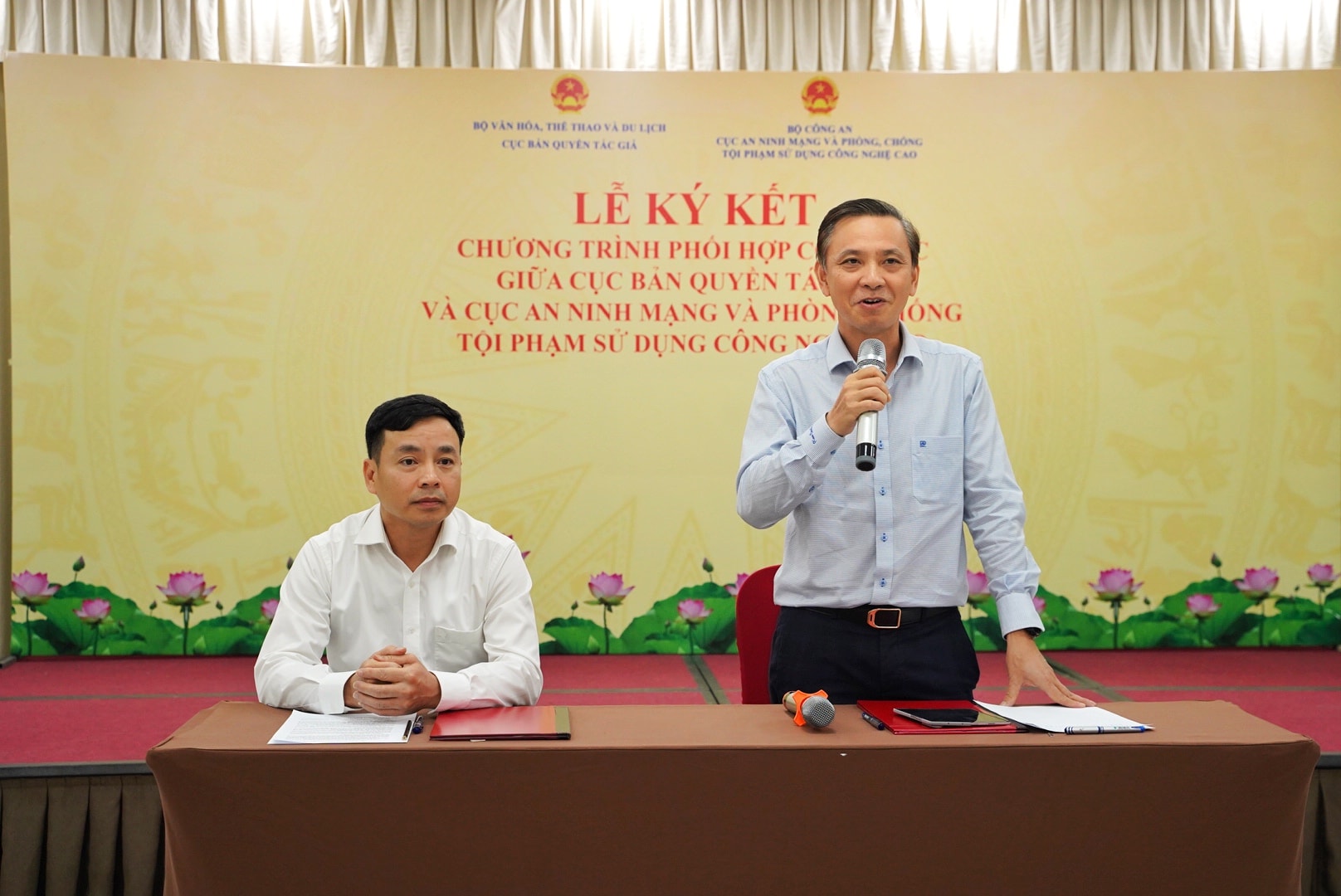 ảnh ký kết với A05 (3)