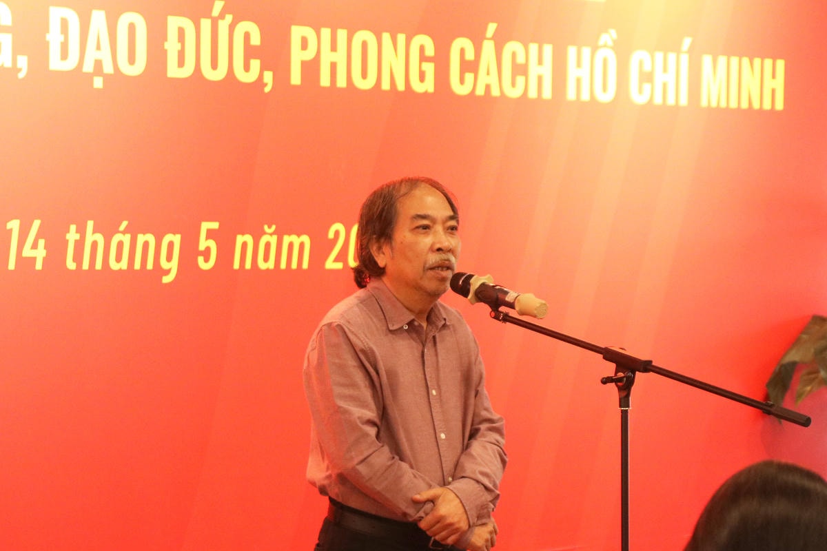 Thấm nhuần tư tưởng, đạo đức, phong cách Hồ Chí Minh