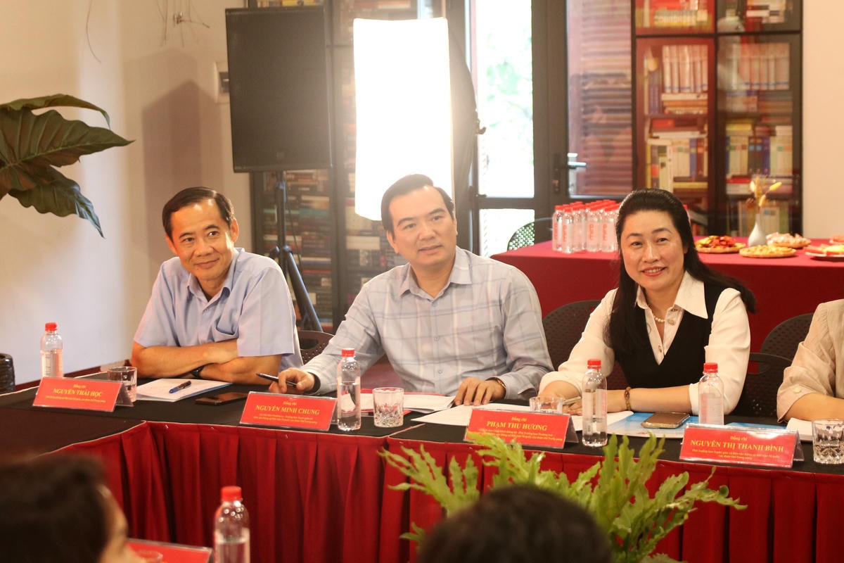 Phó Bí thư Đảng ủy MTTQ, các đoàn thể Trung ương Nguyễn Thái Học và các đại biểu tham dự sinh hoạt chuyên đề.