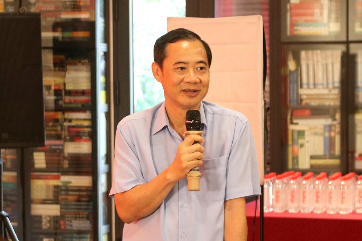 Phó Bí thư Đảng ủy MTTQ, các đoàn thể Trung ương Nguyễn Thái Học phát biểu tại buổi sinh hoạt chuyên đề.