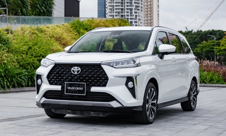 Veloz Cross bất ngờ vươn lên dẫn đầu mảng xe xăng