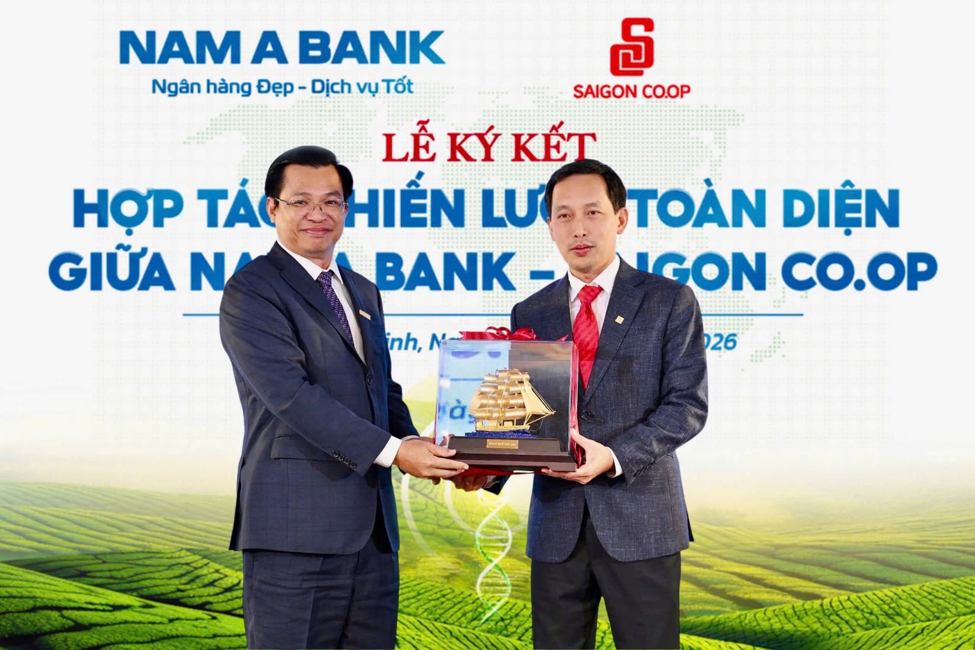 ANH 2- NAM A BANK VÀ SAIGON CO.OP