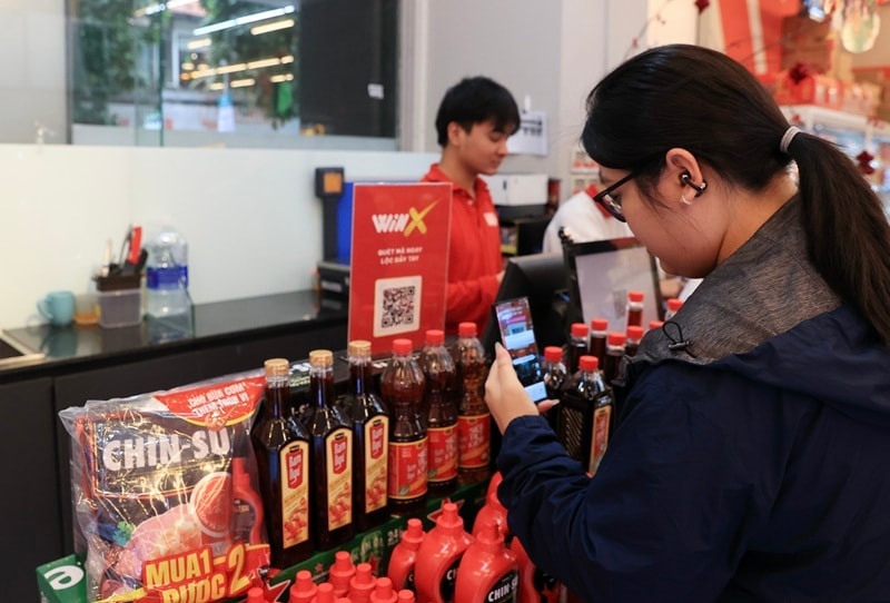 Doanh nghiệp ngành bán lẻ ghi nhận kết quả tăng trưởng lợi nhuận quý I/2026 ấn tượng. (Ảnh: Khách hàng mua sắm và thanh toán trong hệ sinh thái Masan)
