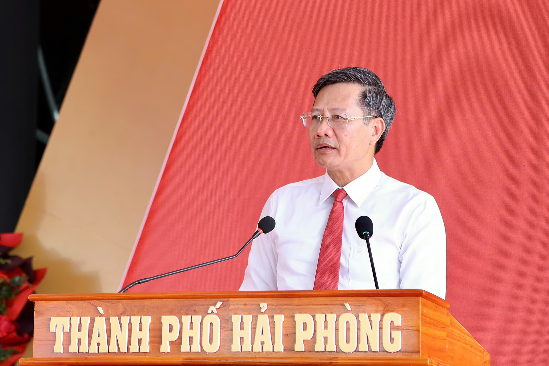 Ông Lê Anh Quân, Phó Chủ tịch Thường trực UBND thành phố Hải Phòng phát biểu tại Lễ khánh thành Dự án đầu tư xây dựng, tu bổ, tôn tạo quần thể Di tích Bến K15 diễn ra ngày 14/5.