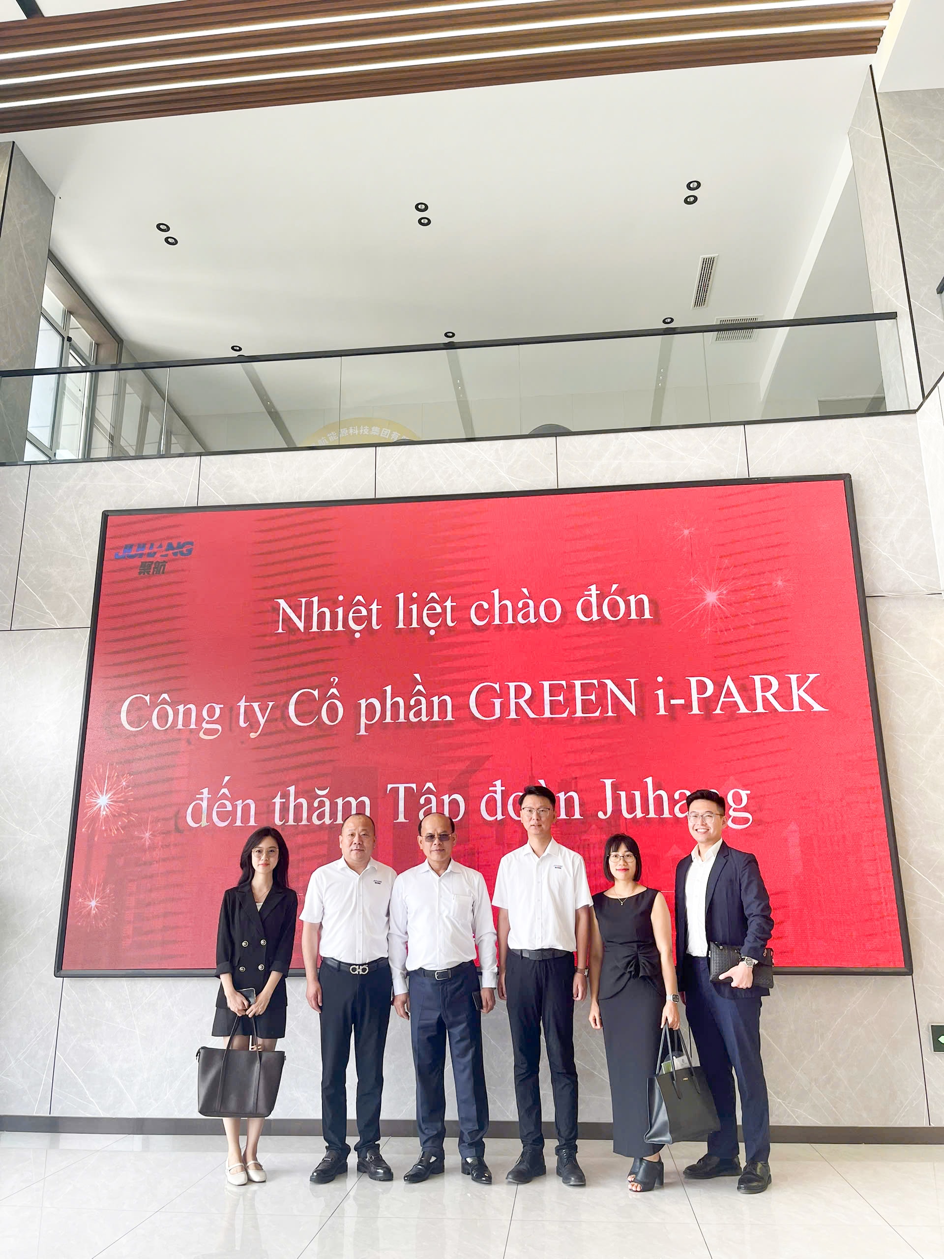 1- Ông Nguyễn Minh Hưng - Chủ tịch GIP gặp gỡ và làm việc với Chủ tịch Tập đoàn công nghệ năng lượng Juhang