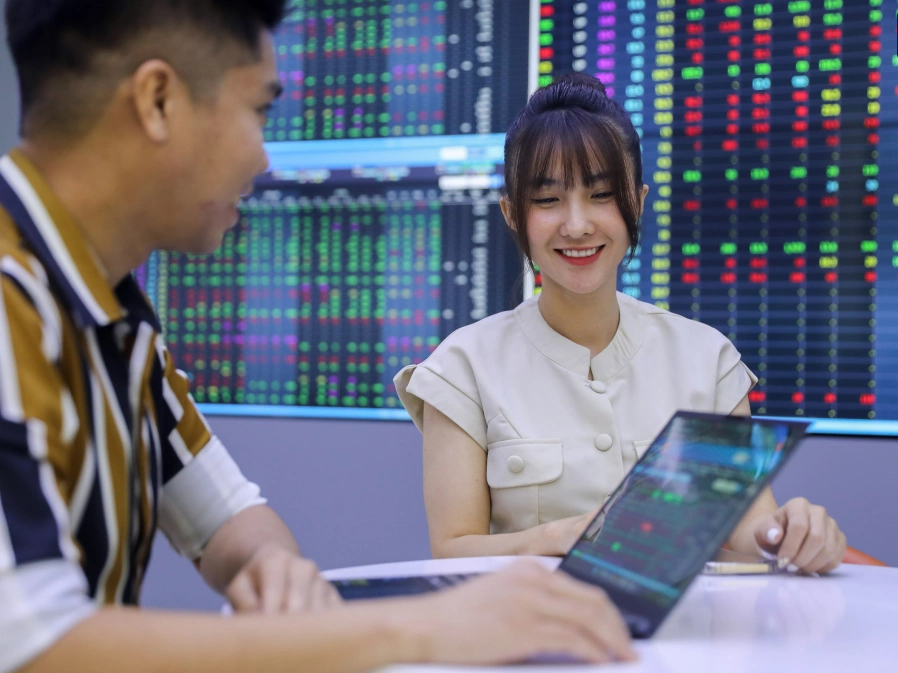 Doanh nghiệp, ngân hàng ráo riết gọi vốn qua thị trường chứng khoán