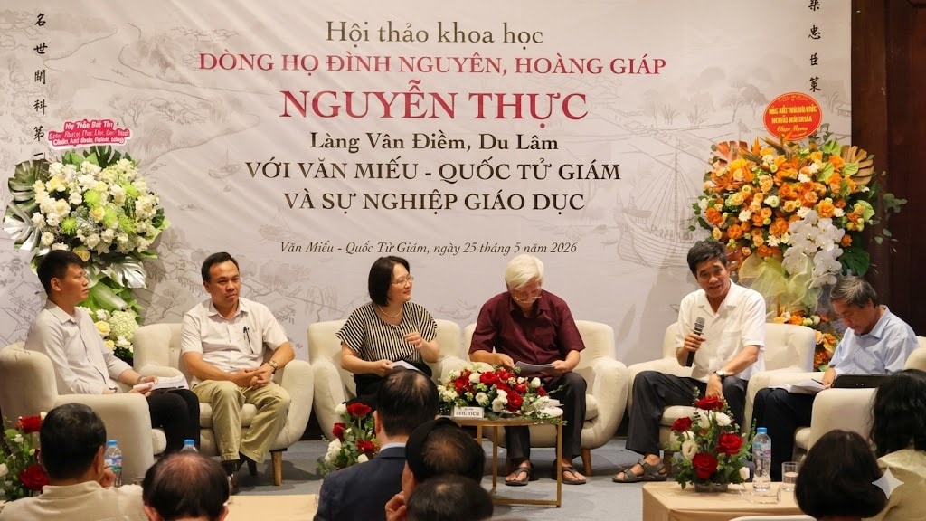 Hội thảo khoa học “Dòng họ Đình nguyên, Hoàng giáp Nguyễn Thực làng Vân Điềm, Du Lâm với Văn Miếu - Quốc Tử Giám và sự nghiệp giáo dục”. Ảnh: VM-QTG