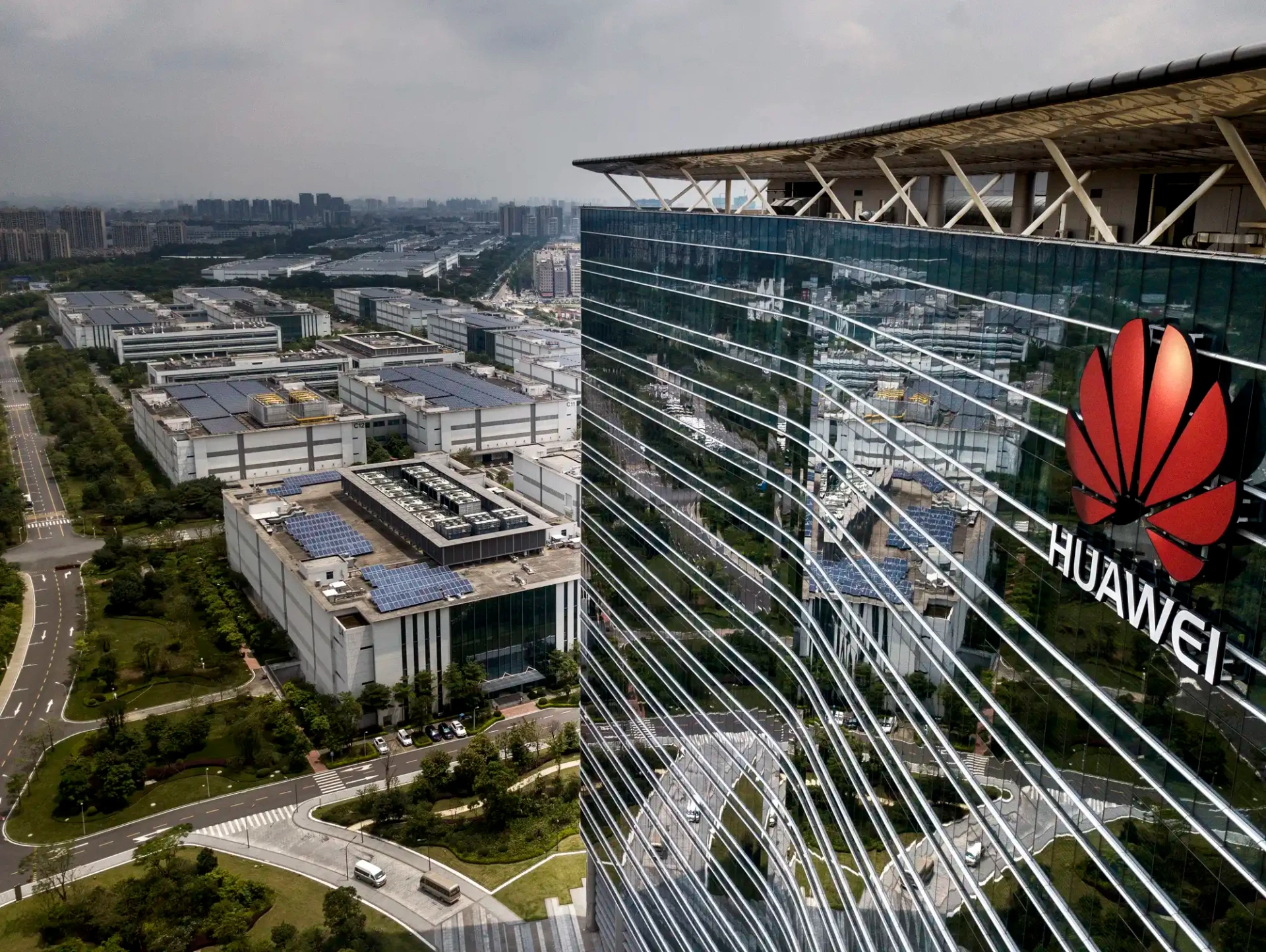 Huawei công bố đột phá chip thay thế định luật Moore