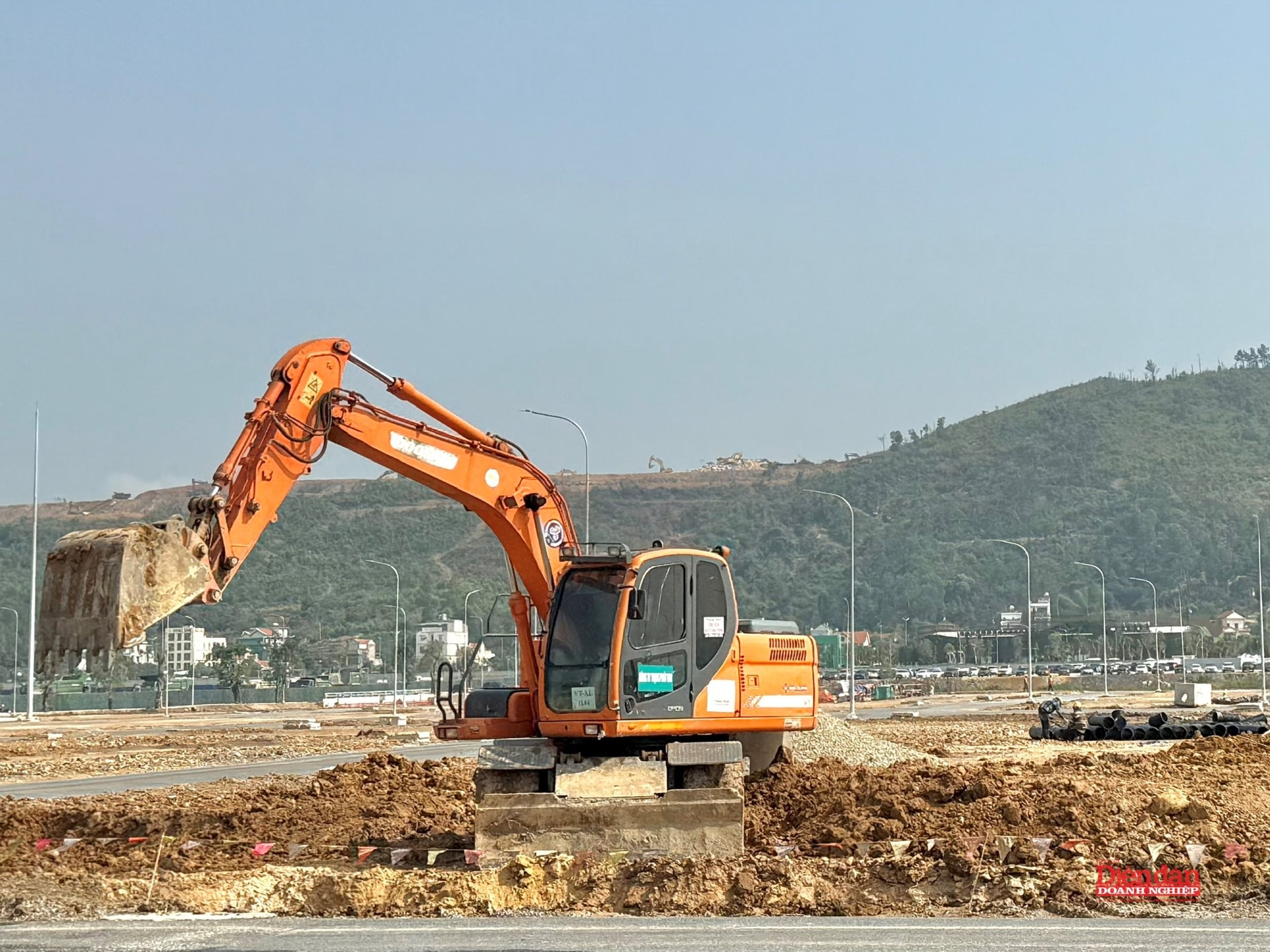Áp lực từ chi phí vật liệu xây dựng biến động mạnh đang ảnh hưởng trực tiếp đến tiến độ nhiều dự án bất động sản. Ảnh:VA