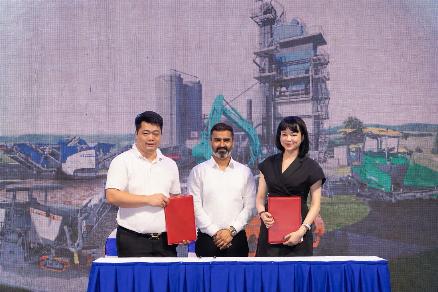 Lễ ký kết hợp tác với khách hàng giữa Công ty Cổ phần Thiết bị Bình Minh và Công ty cổ phần xây dựng hạ tầng Đại Phong tại sự kiện