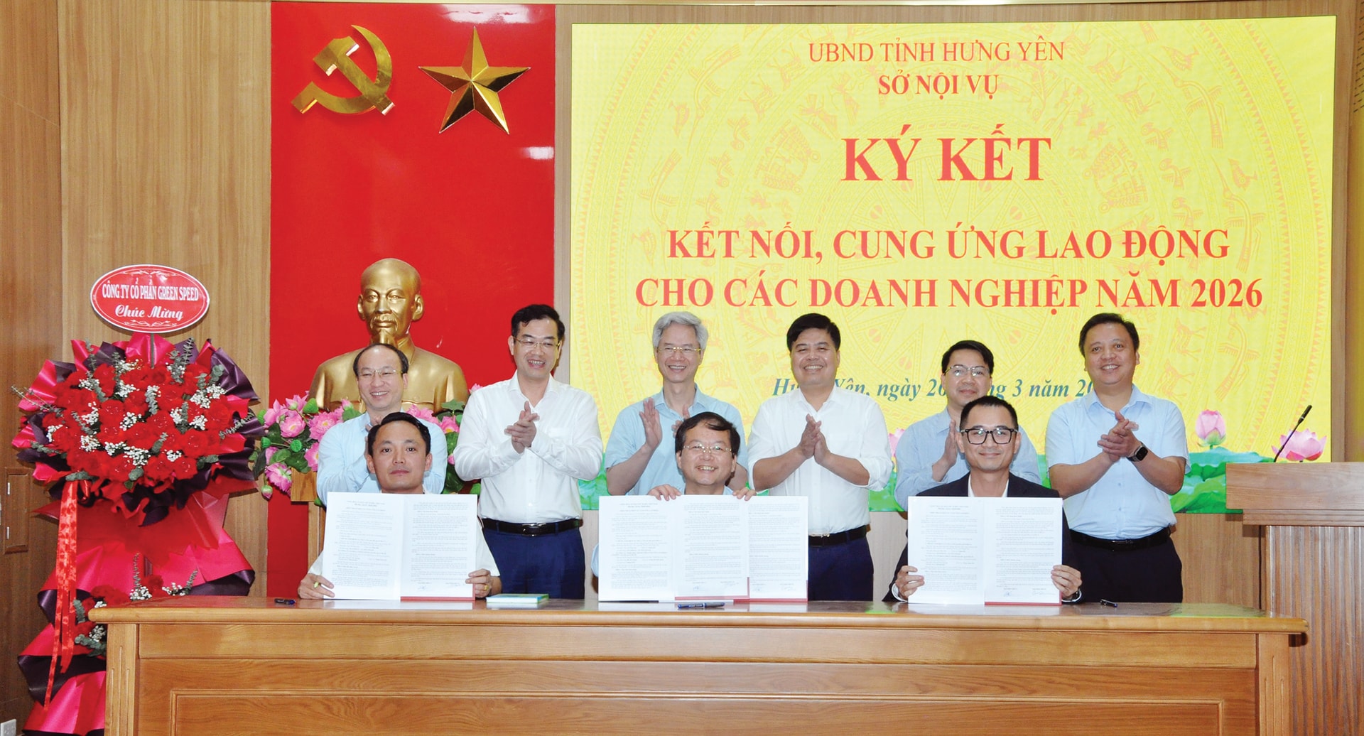 Ký kết ghi nhớ hợp tác đào tạo, cung ứng lao động giữa Trung tâm Dịch vụ việc làm với các đơn vị, doanh nghiệp tại hội nghị.