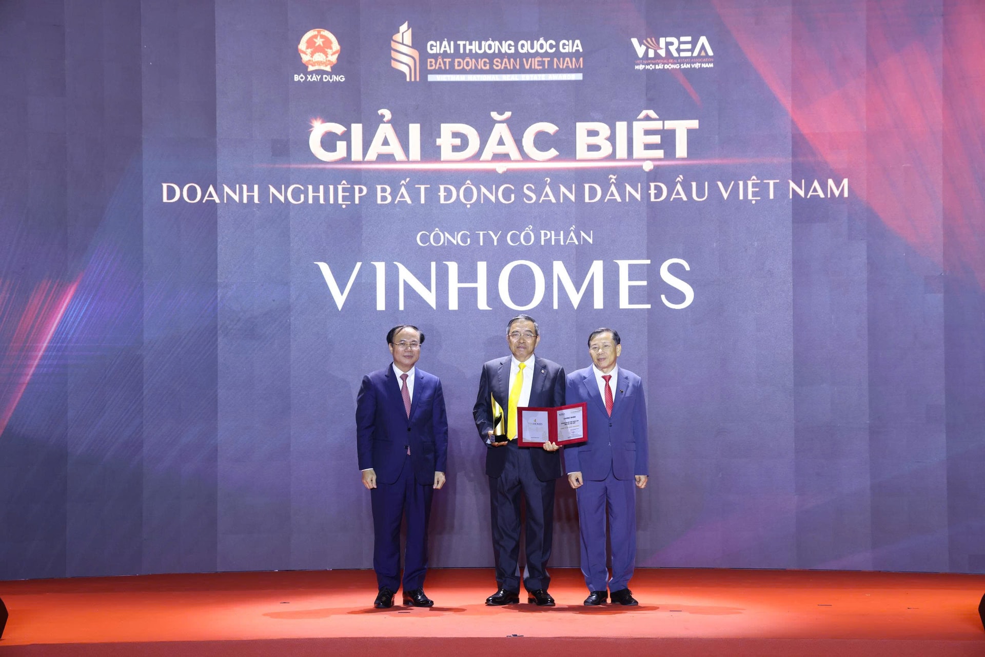 Giải đặc biệt - Doanh nghiệp Bất động sản dẫn đầu Việt Nam_ Công ty Cổ phần Vinhomes