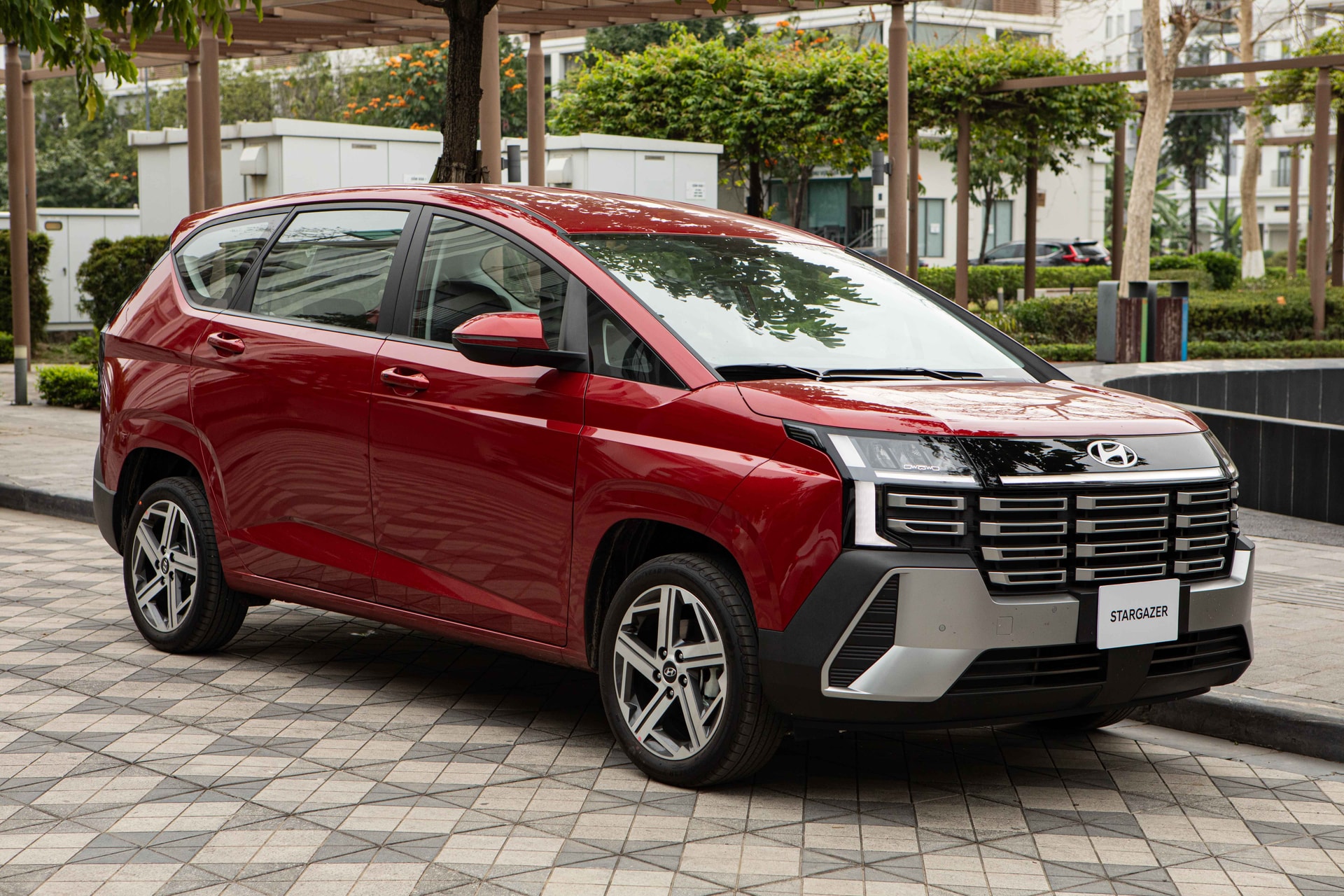 Hyundai NEW Stargazer 01
