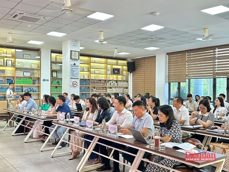 toan-canh-hoi-thao.jpg