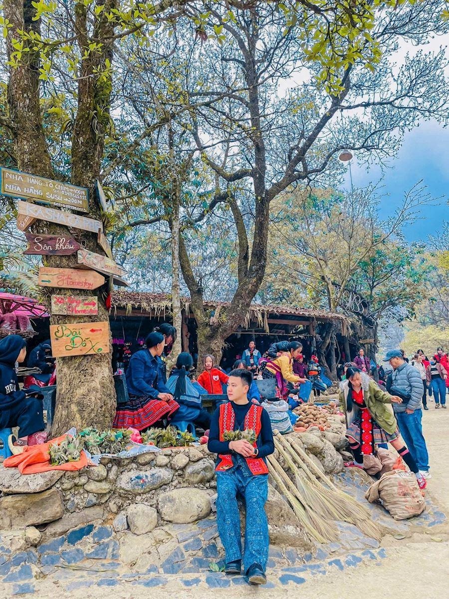 ếu đến Sin Suối Hồ vào thứ 7, chủ nhật hằng tuần bạn có thể trải nghiệm chợ phiên ngay tại bản.