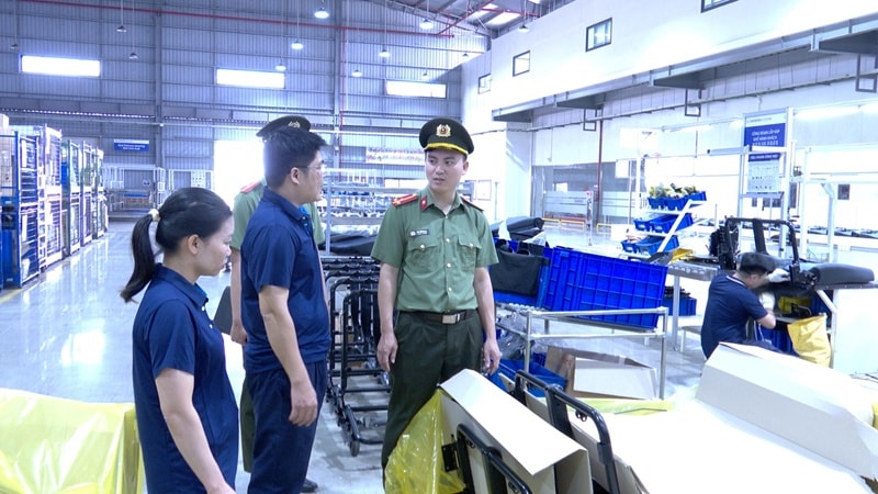 Công an tỉnh Ninh Bình tăng cường các giải pháp cảnh báo vi phạm, rủi ro pháp lý liên quan đến tích hợp dữ liệu quản lý cho các doanh nghiệp.