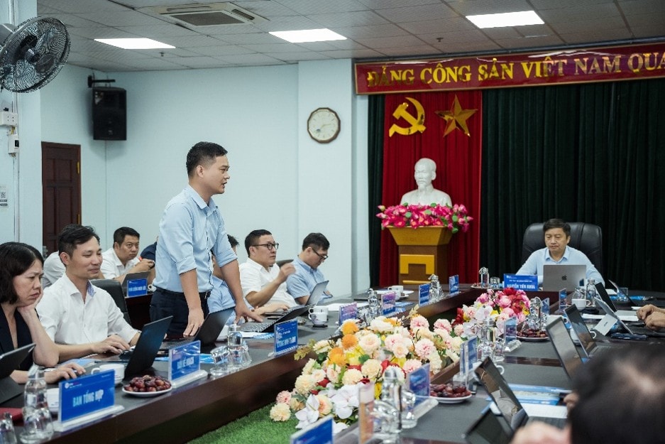 Đại diện các ban chuyên môn EVNGENCO1 phát biểu tại buổi làm việc.