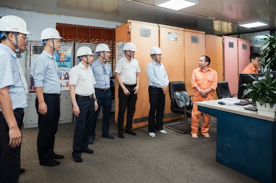 Đoàn công tác EVNGENCO1 kiểm tra công tác vận hành tại Nhà máy Nhiệt điện Quảng Ninh.
