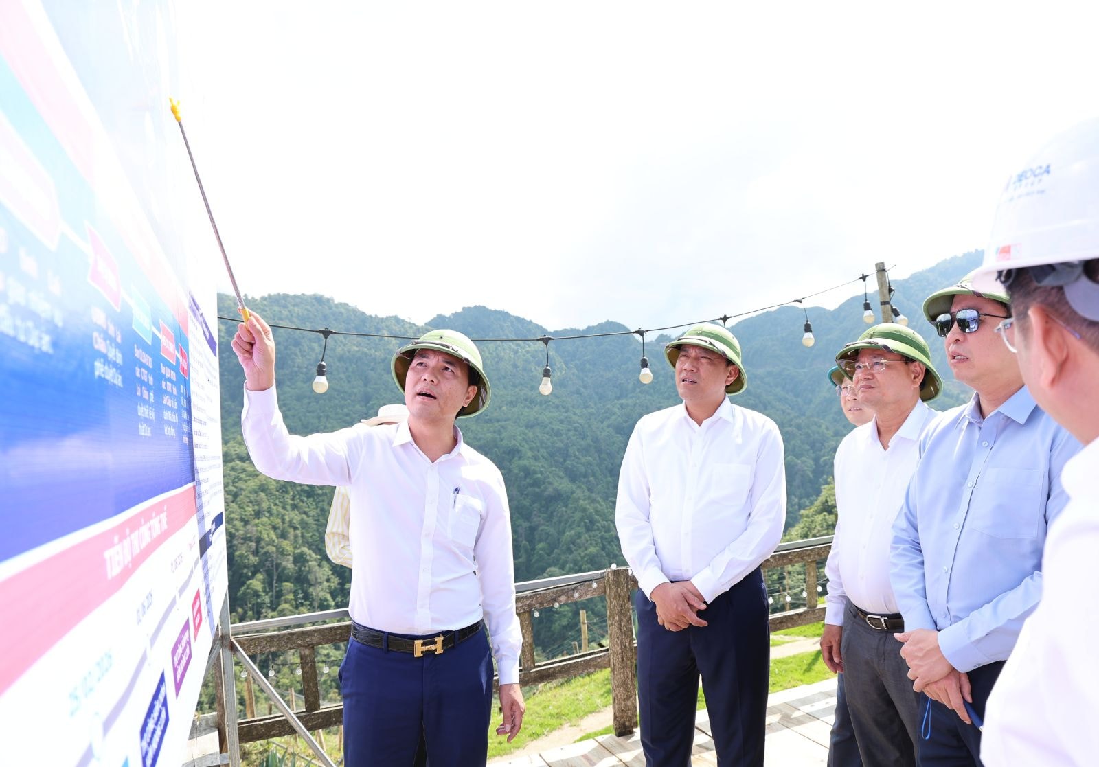 Cơ quan chuyên môn của tỉnh Lai Châu báo cáo tiến độ dự án Hầm đường bộ qua đèo Hoàng Liên.