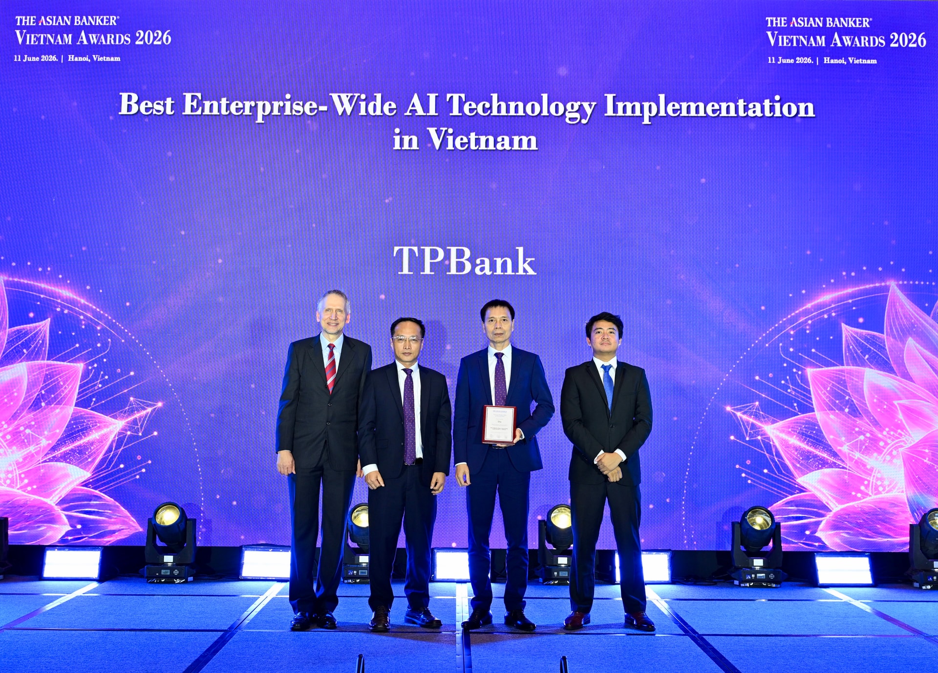 Doanh nghiệp triển khai AI toàn diện nhất Việt Nam (Best Enterprise Wide AI Technology Implementation in Vietnam)
