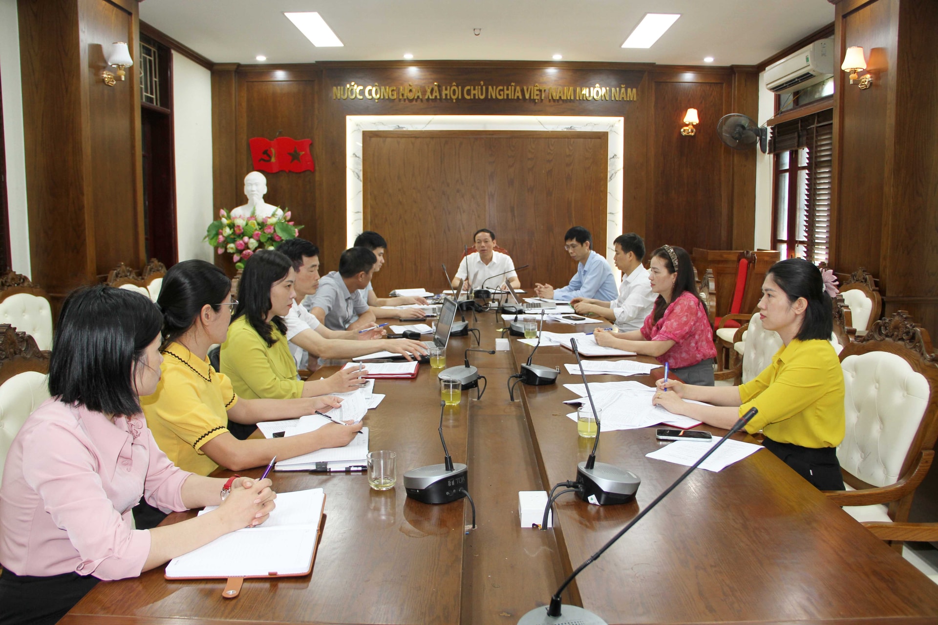 họp 1