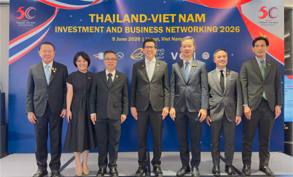 Ảnh 2 - ông Saravoot Yoovidhya, Giám đốc Điều hành (CEO) Tập đoàn TCP (vị trí thứ ba từ phải sang)