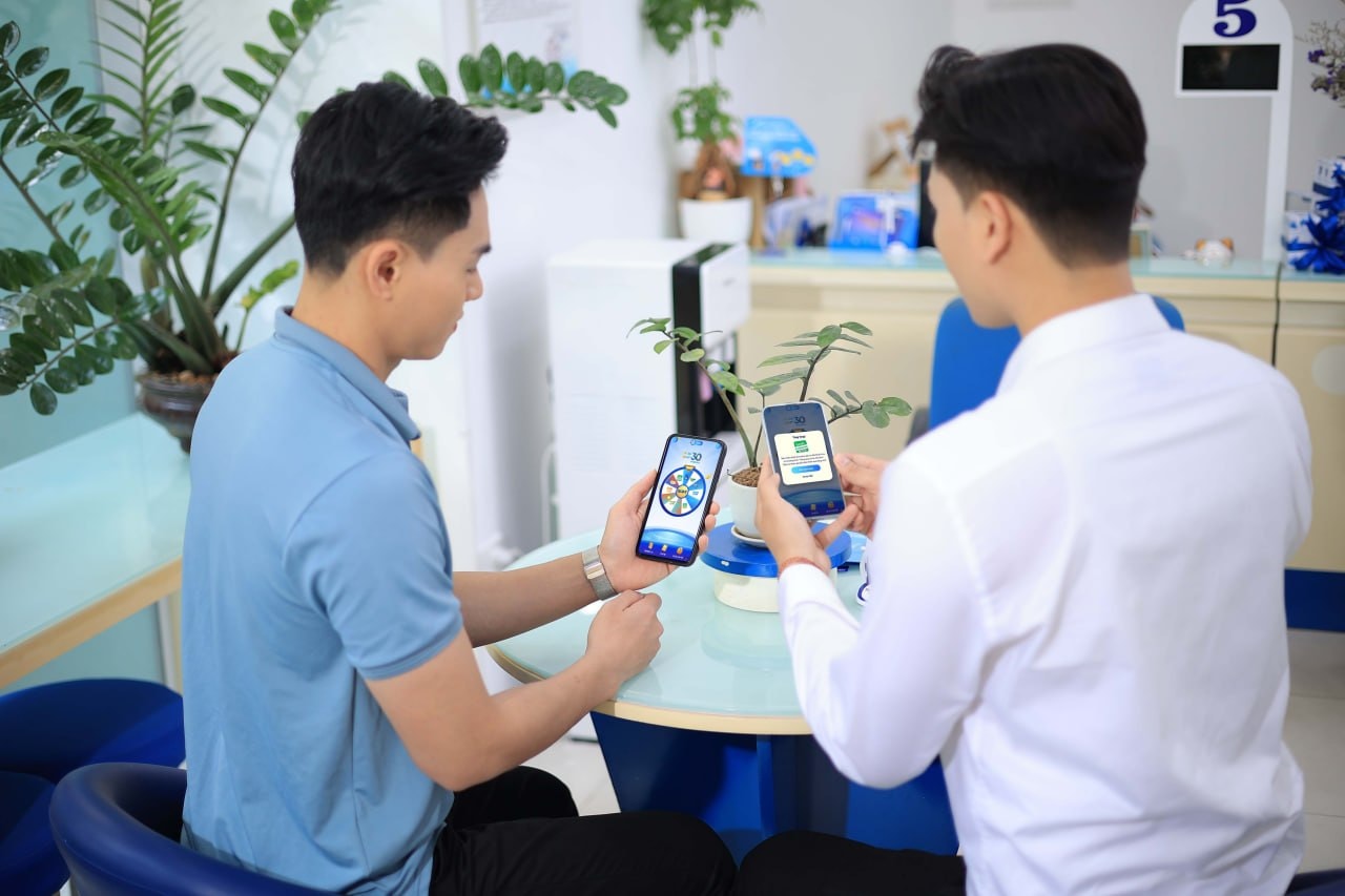 Khách hàng hào hứng với chương trình - Vòng quay tri ân 30 năm - trên ứng dụng My VNPT
