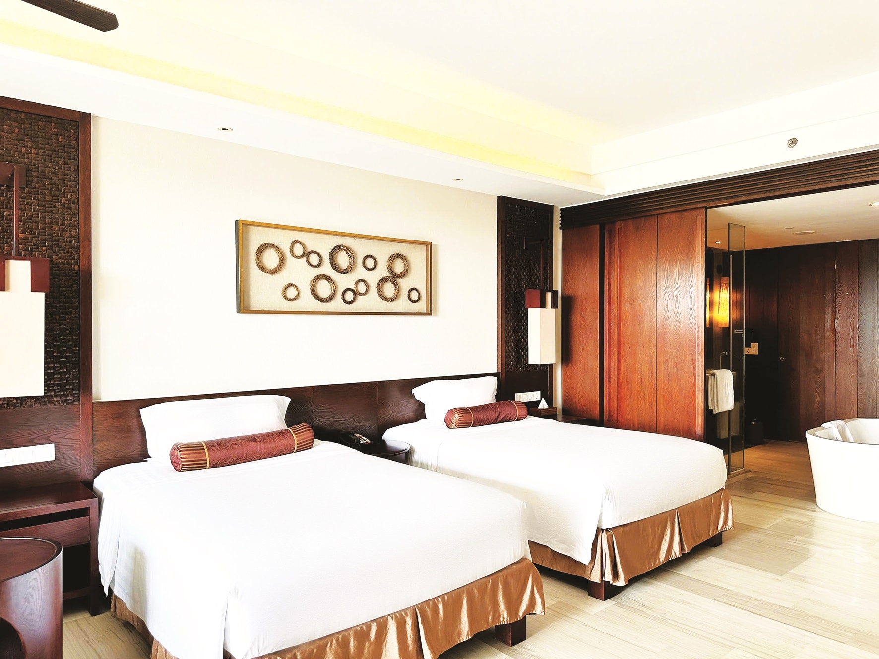 Crowne Plaza 5