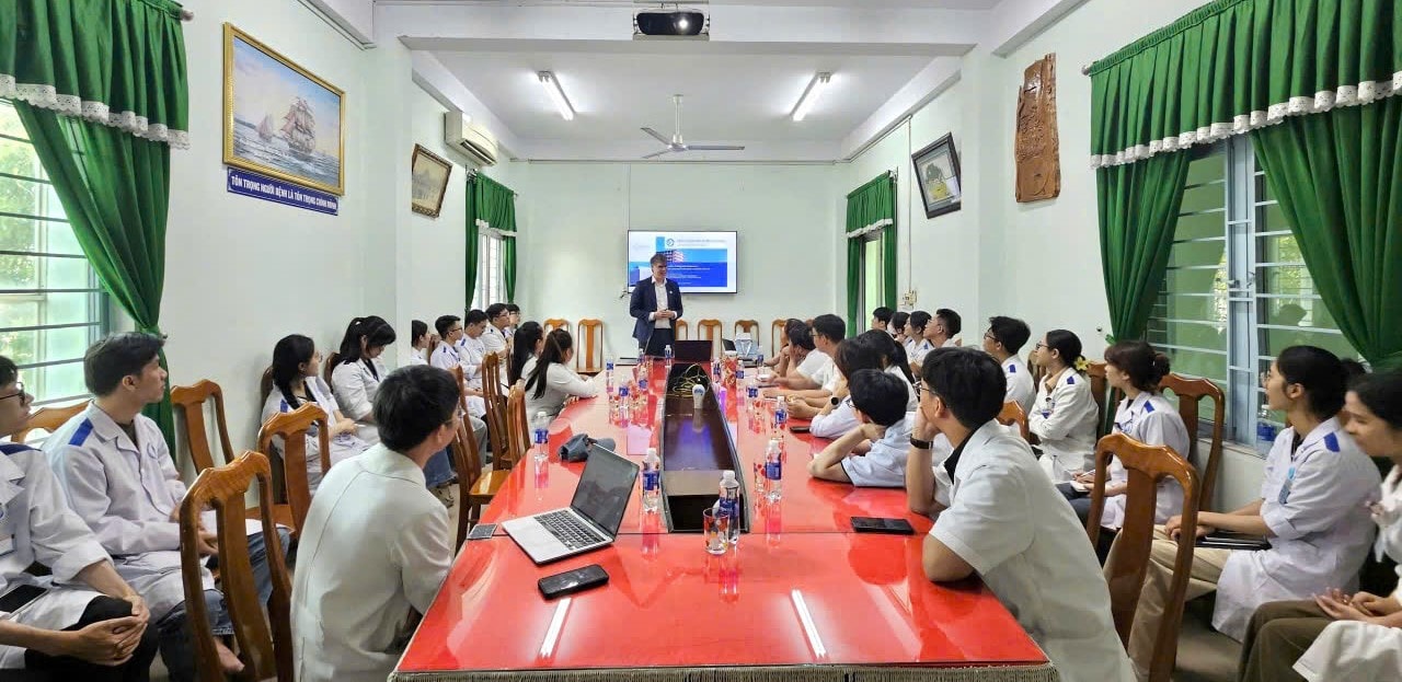 Ảnh 4- Hoạt động đào tạo chuyên môn tại chỗ và trực tuyến tại Bệnh viện