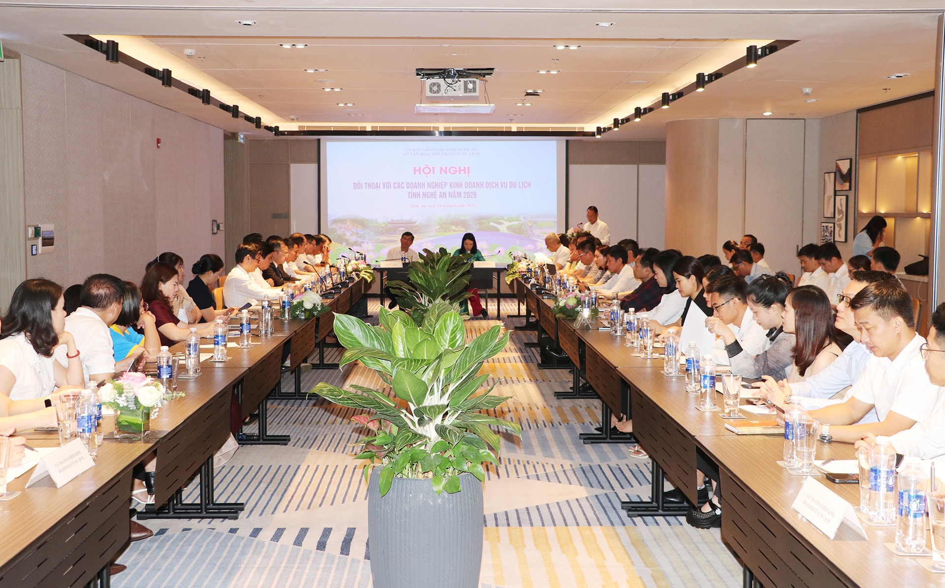 Hội nghị thu hút đông đảo doanh nghiệp tham dự. Ảnh Phan Quỳnh