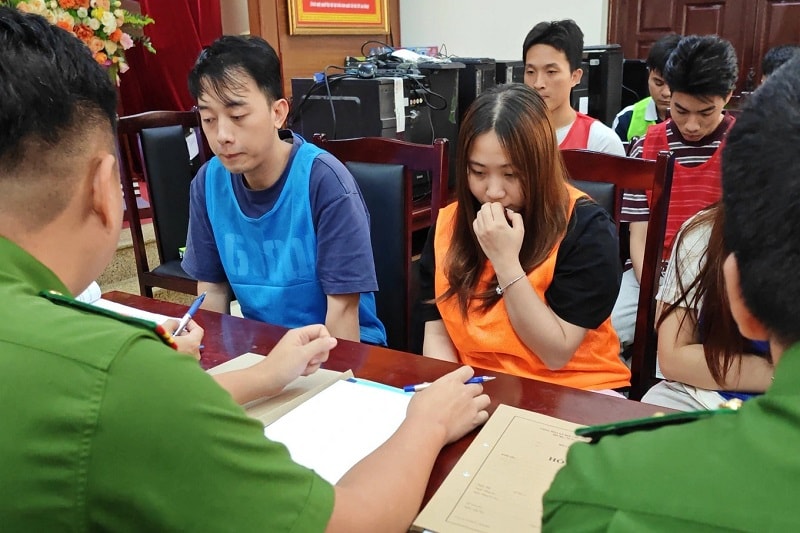 thay-gi-tu-guong-may-sau-nhung-duong-day-lua-dao-1.jpg