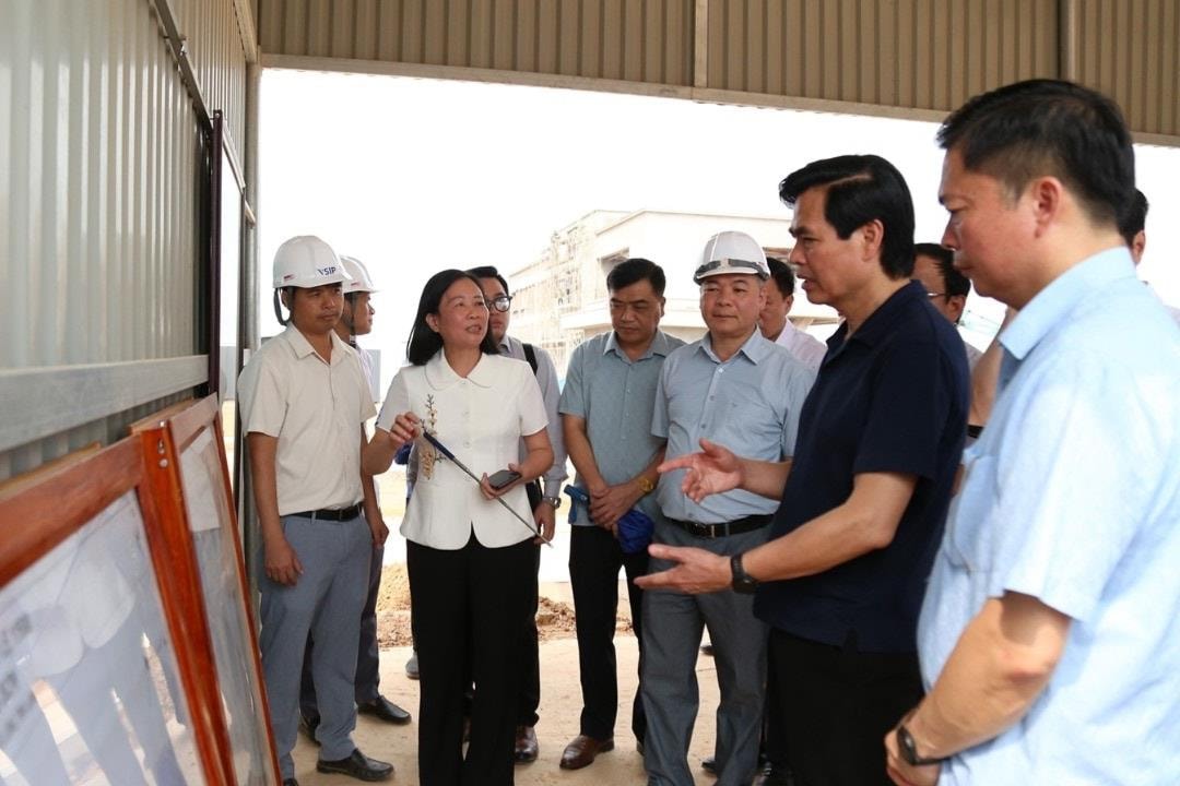 bi-thu-tinh-uy-cung-lanh-dao-ubnd-tinh-nghe-nha-dau-tu-khu-cong-nghiep-vsip-lang-son-bao-cao-tien-do-trien-khai-du-an(1).jpeg