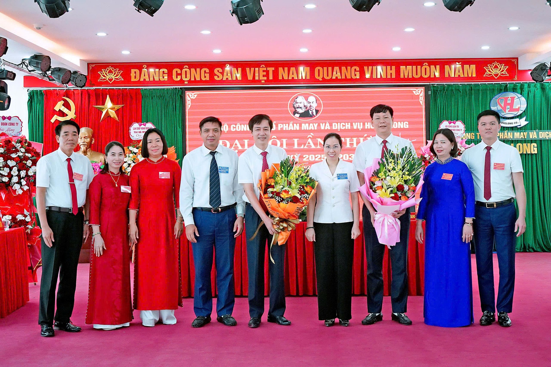Trang 4b