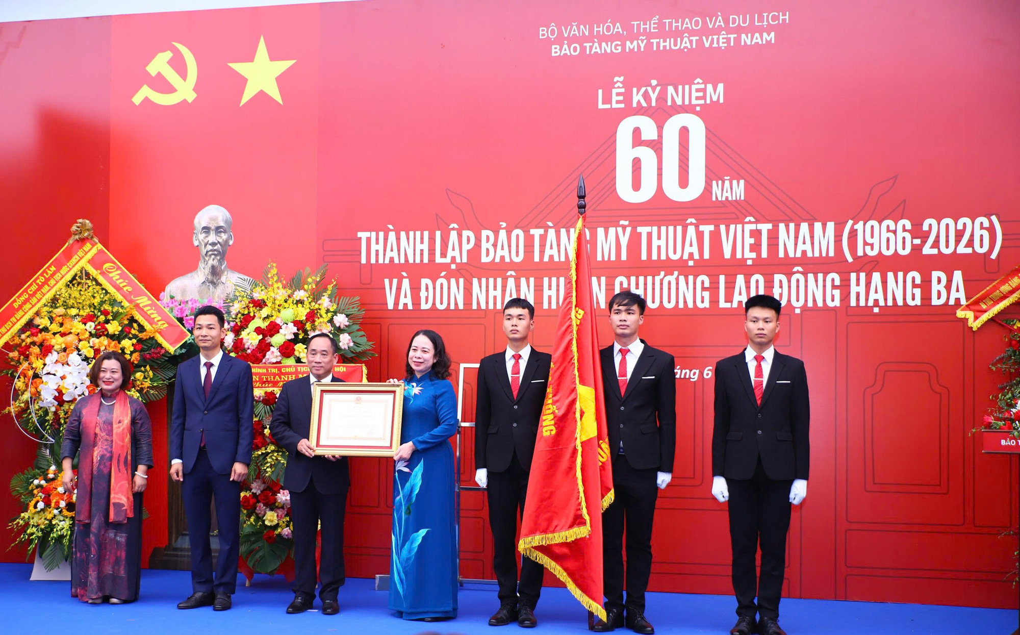 PCT nước Võ Thị Ánh Xuân trao Huân chương Lao động hạng Ba