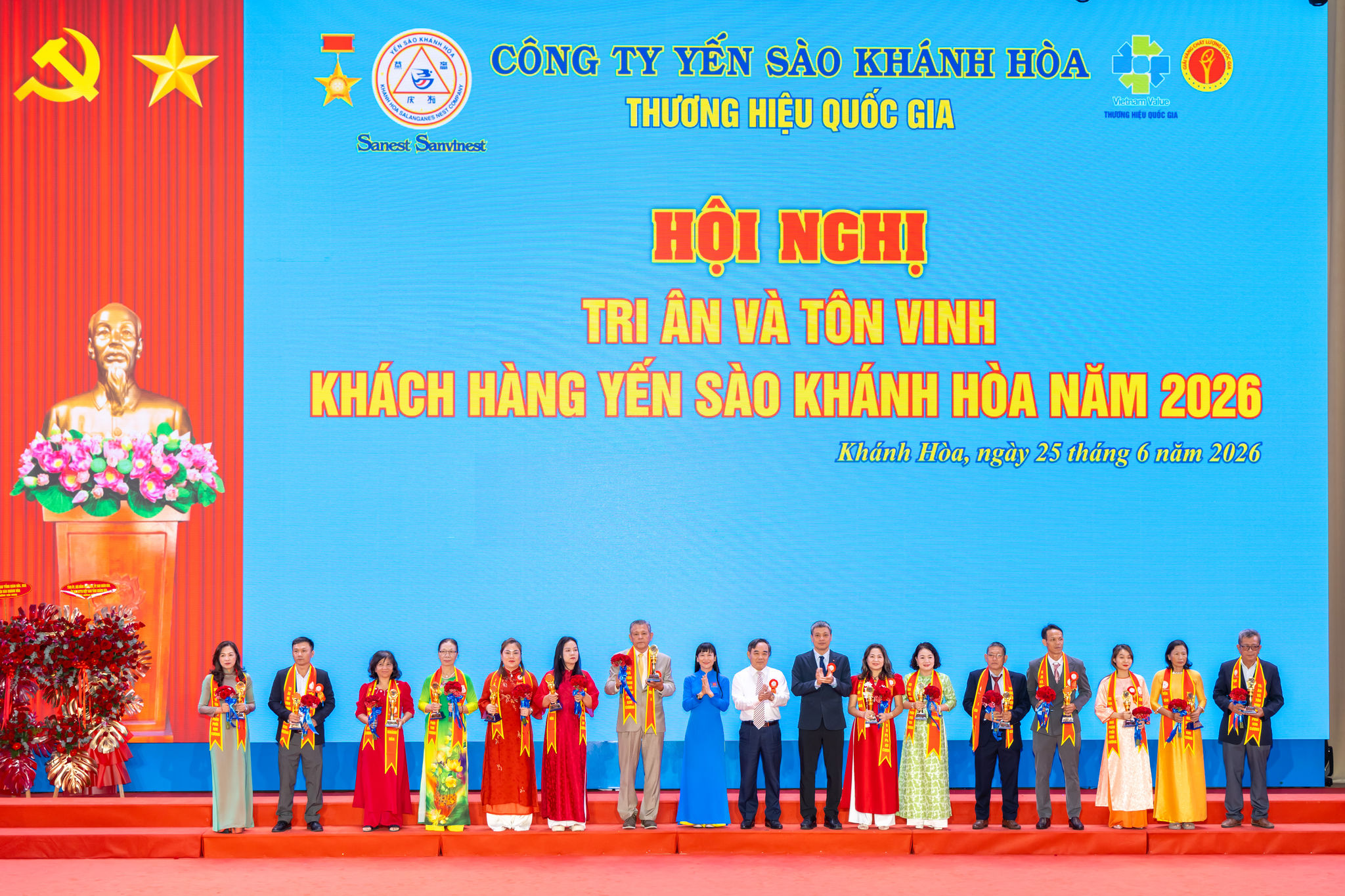 4-Trao thưởng cho Nhà phân phối Kim cương .... (1)