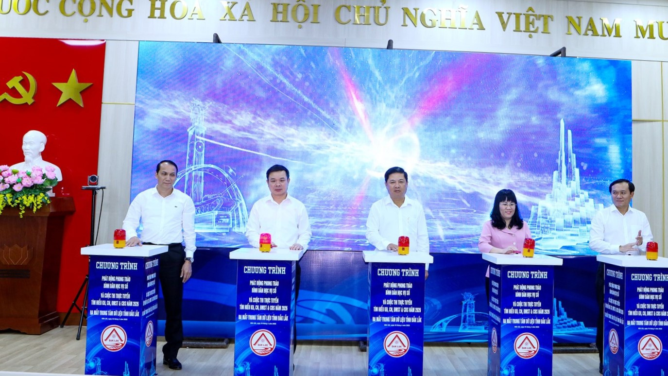 Lãnh đạo tỉnh phát động Phong trào “Bình dân học vụ số”, Cuộc thi trực tuyến tìm hiểu khoa học, công nghệ, đổi mới sáng tạo và chuyển đổi số năm 2026.