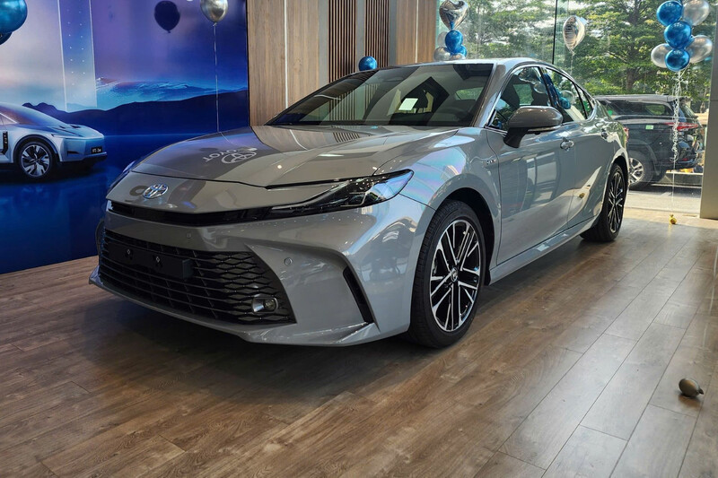 toyota-camry-hybrid-2855 (1)