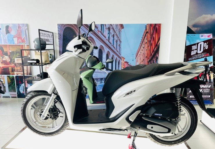 gia-vua-tay-ga-honda-sh125i-moi-nhat-dip-giap-tet-binh-ngo-2026-sh8-1770561996-86-width740height512.jpg