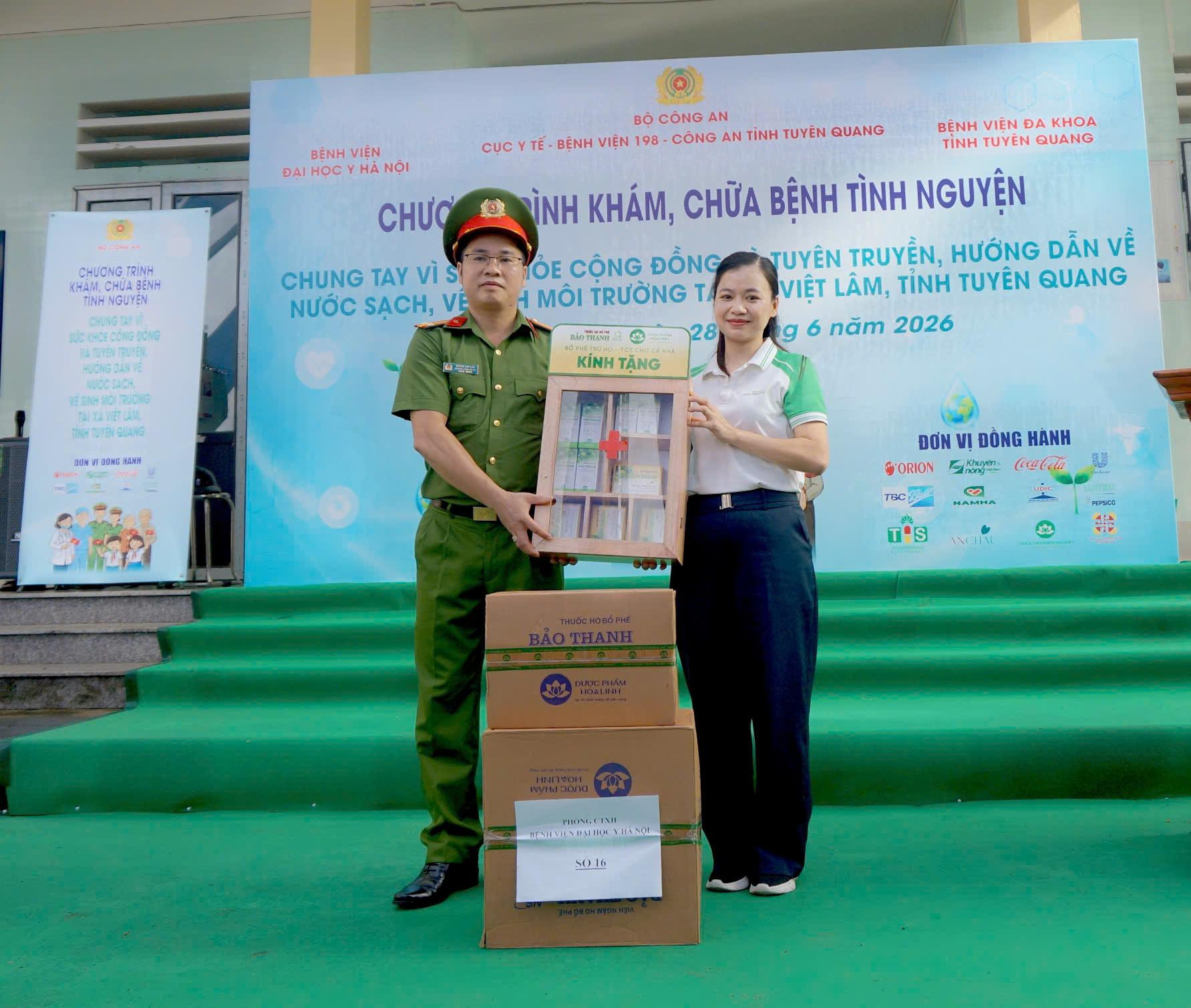 Nhãn hàng Thuốc ho bổ phế Bảo Thanh trao tặng 