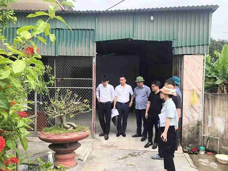 Đoàn công tác Ban Đô thị HĐND TP Hải Phòng khảo sát thực địa các khu đất nhỏ hẹp, xen kẹt tại phường Tân Hưng. (Ảnh: Vũ Khuyên)