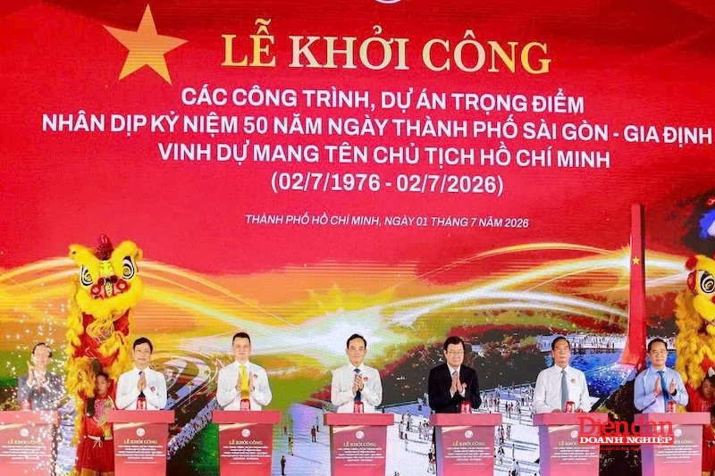 Lãnh đạo TP HCM và các doanh nghiệp, nhà thầu bấm nút khởi công 8 dự án trọng điểm
