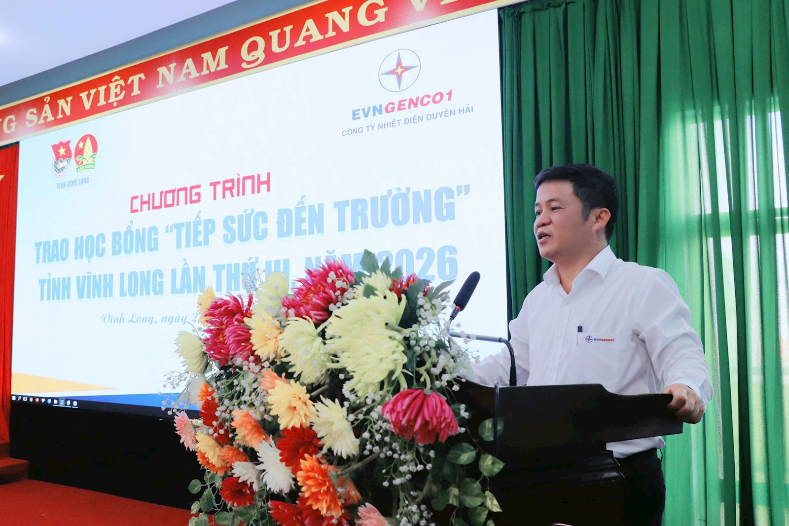 Đồng chí Ngô Văn Sỹ - Giám đốc Công ty Nhiệt điện Duyên Hải phát biểu tại chương trình.